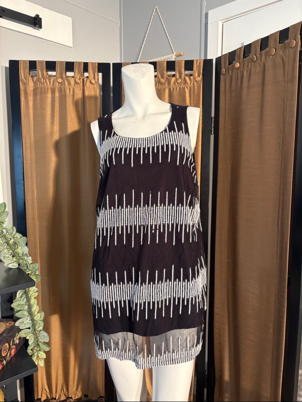 Sleeveless Black & White Patterned Shift Dress